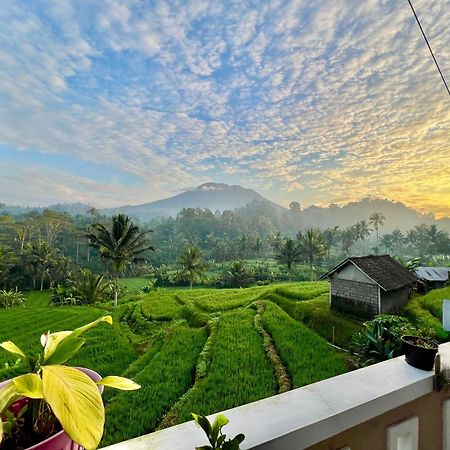Bisbis House Iseh Village Selat Exterior photo