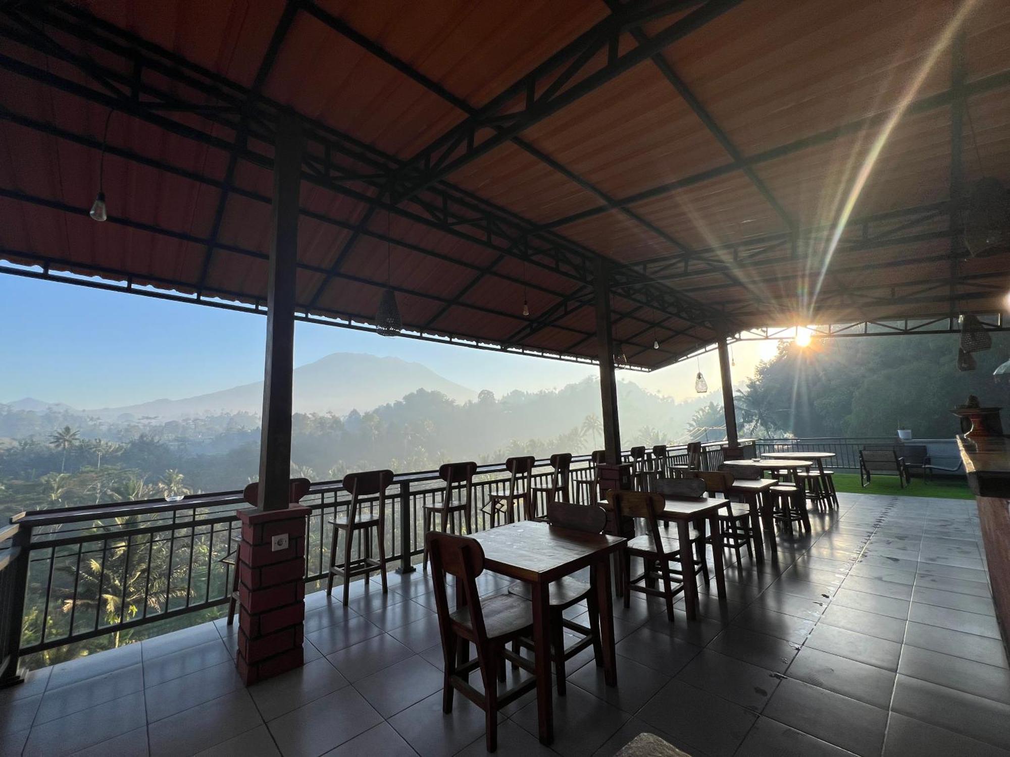 Bisbis House Iseh Village Selat Exterior photo