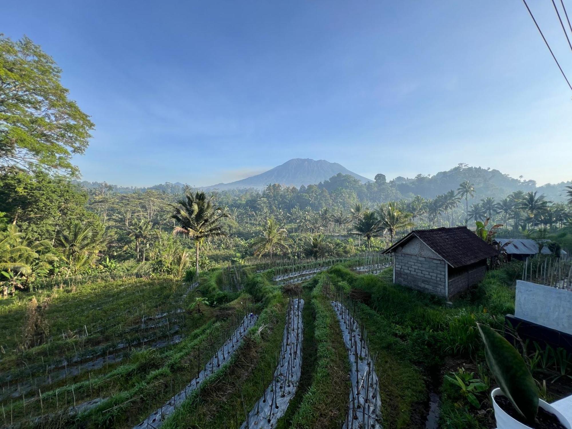 Bisbis House Iseh Village Selat Exterior photo