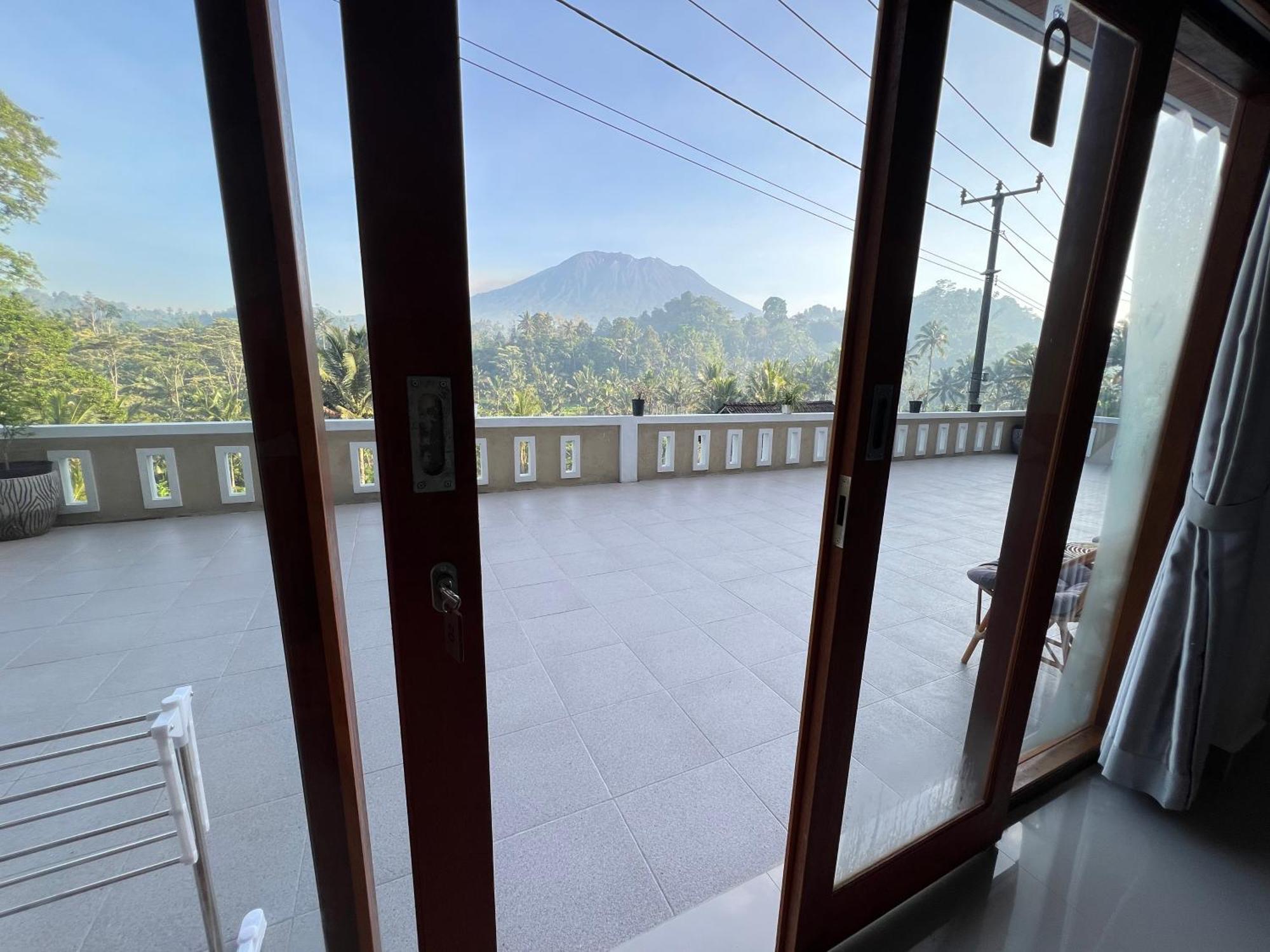 Bisbis House Iseh Village Selat Exterior photo
