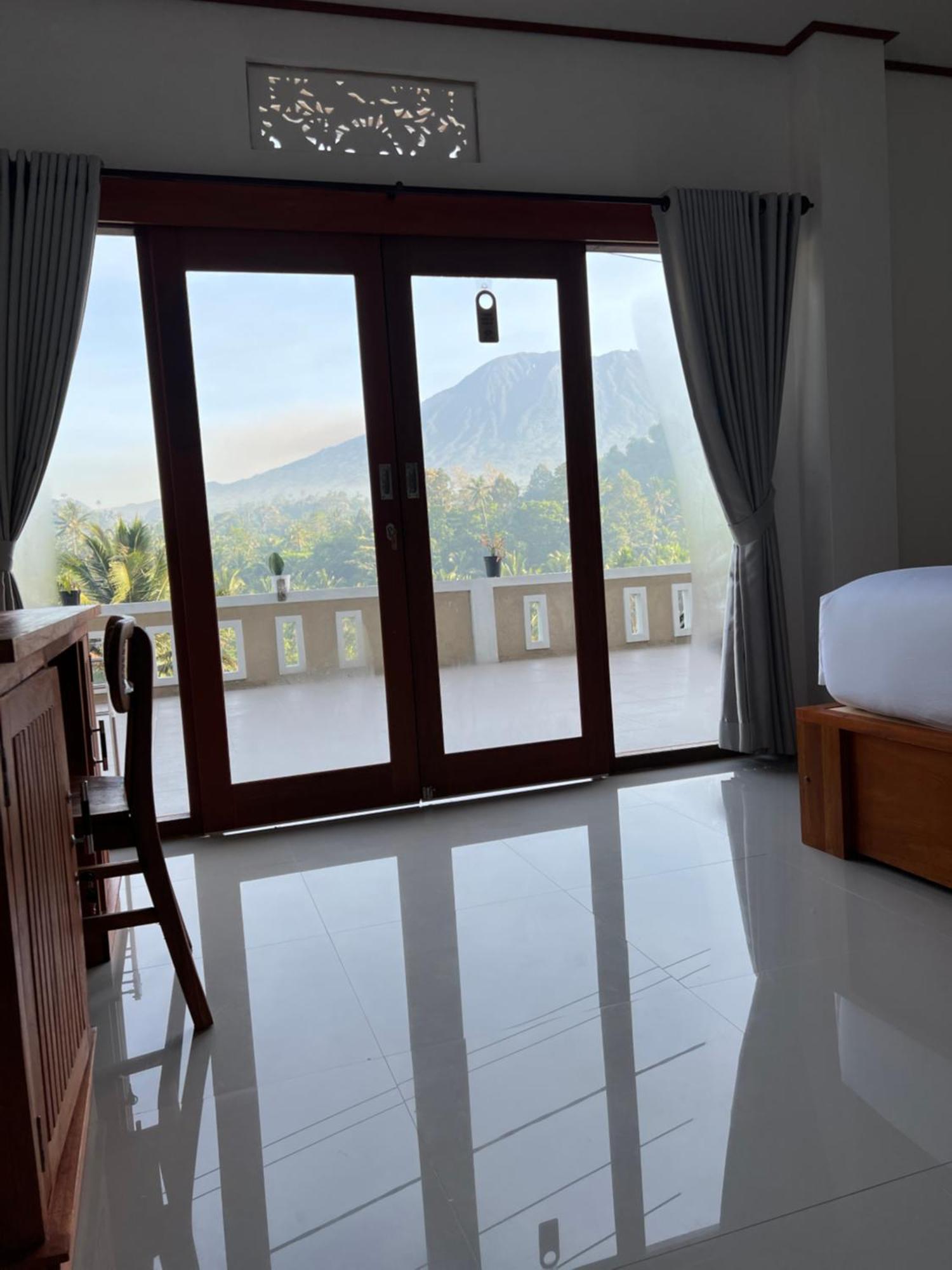 Bisbis House Iseh Village Selat Exterior photo