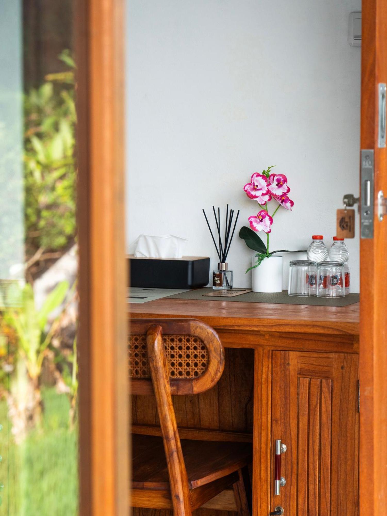 Bisbis House Iseh Village Selat Exterior photo