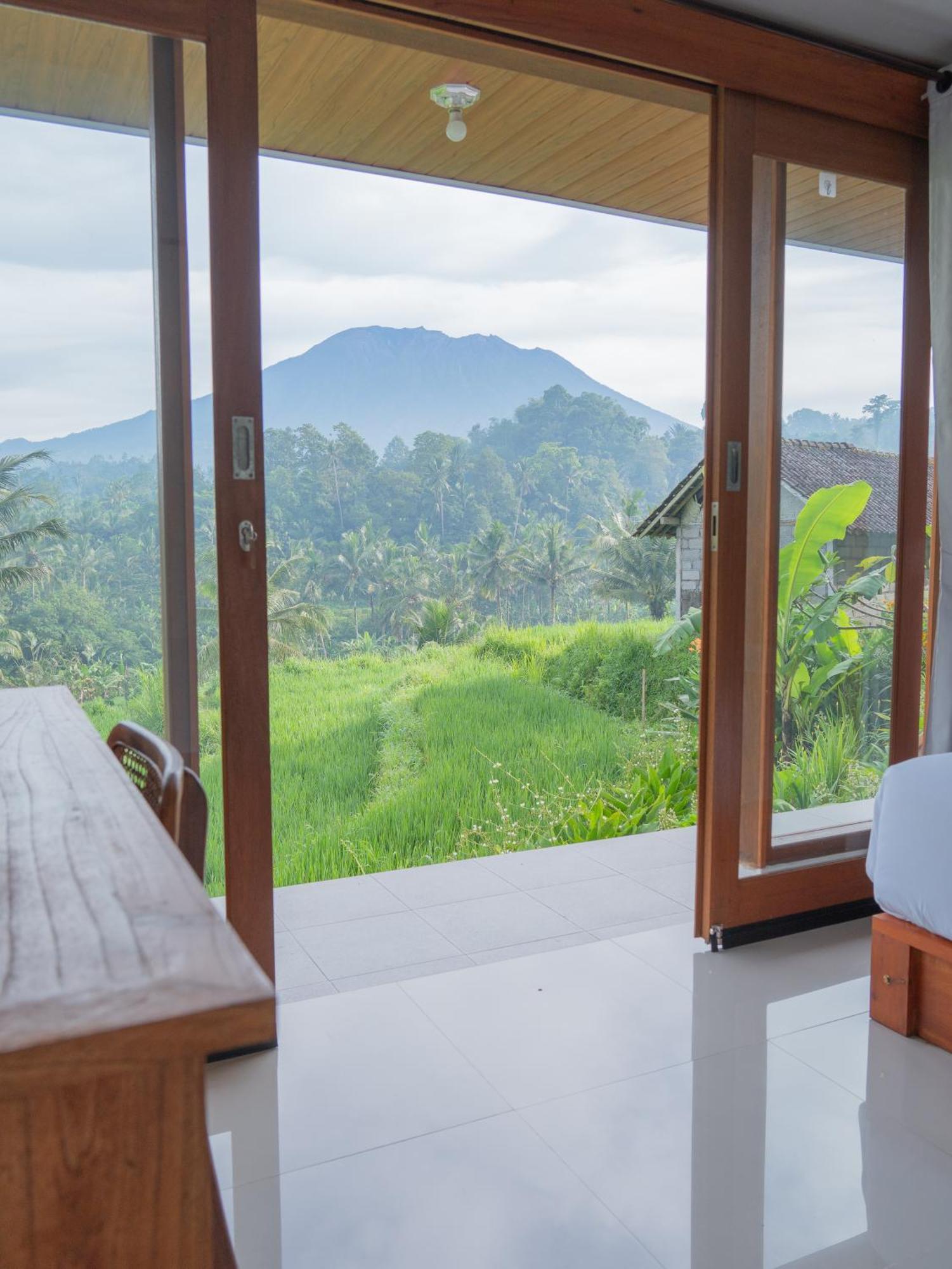Bisbis House Iseh Village Selat Exterior photo