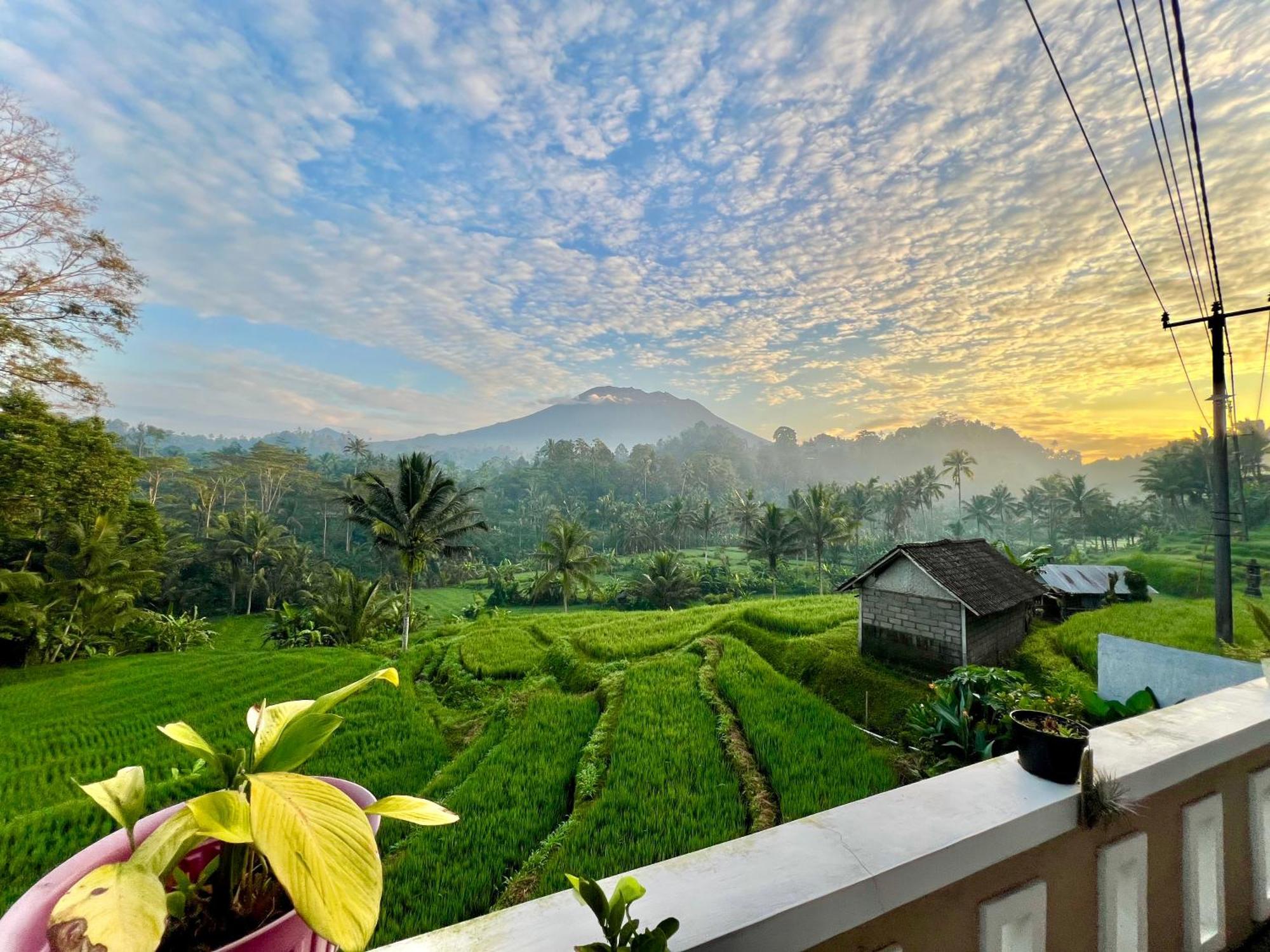 Bisbis House Iseh Village Selat Exterior photo