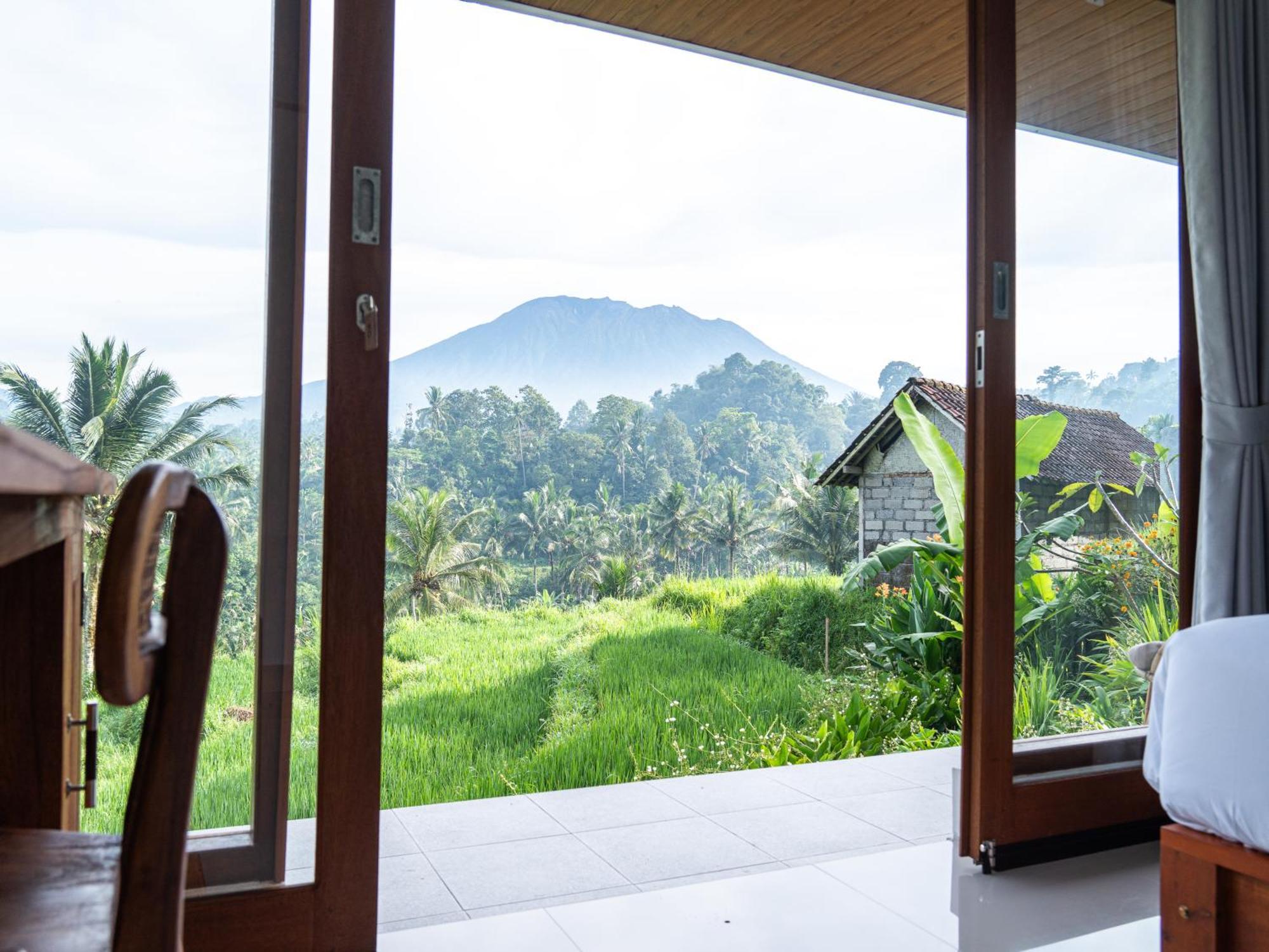Bisbis House Iseh Village Selat Exterior photo