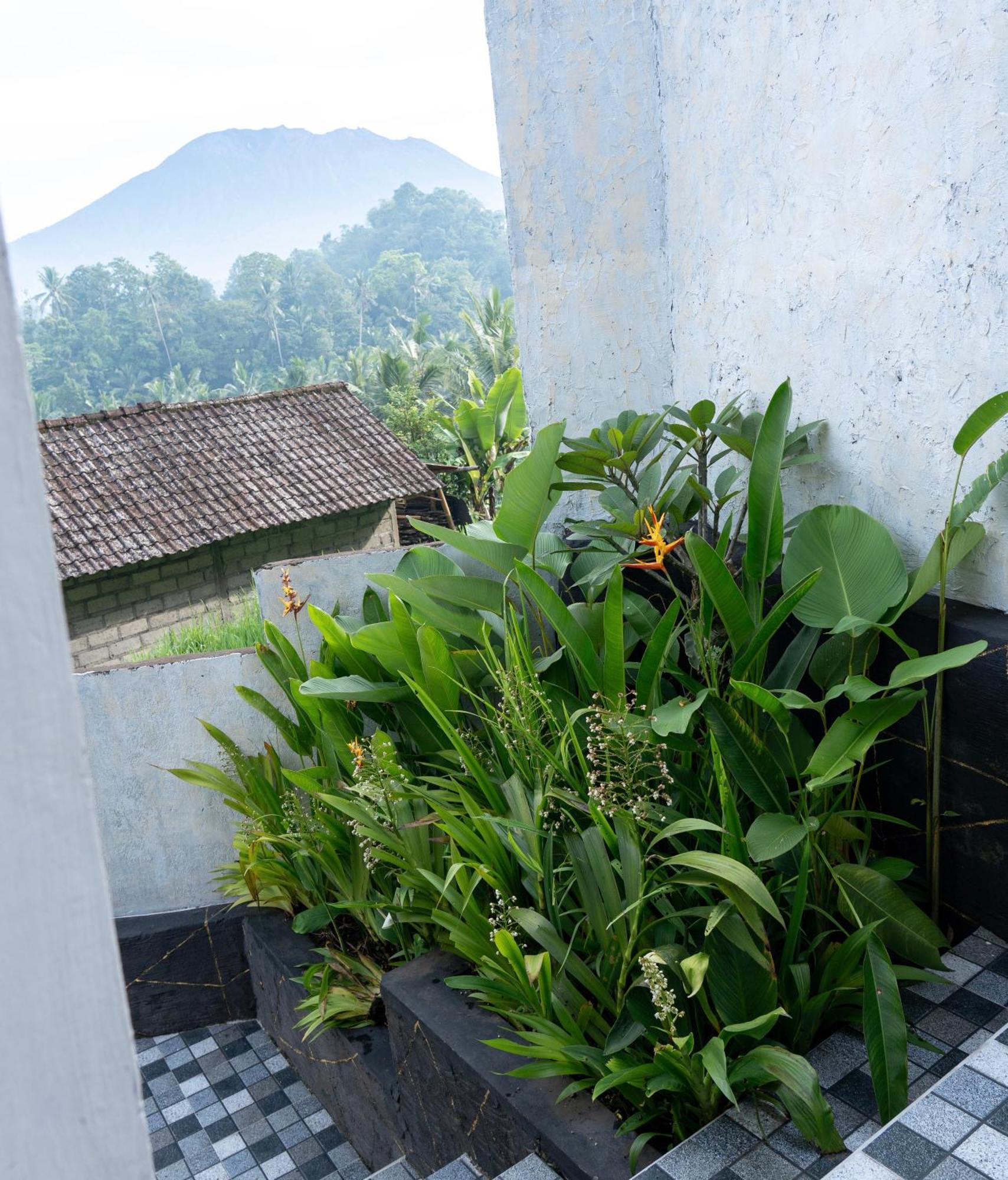 Bisbis House Iseh Village Selat Exterior photo