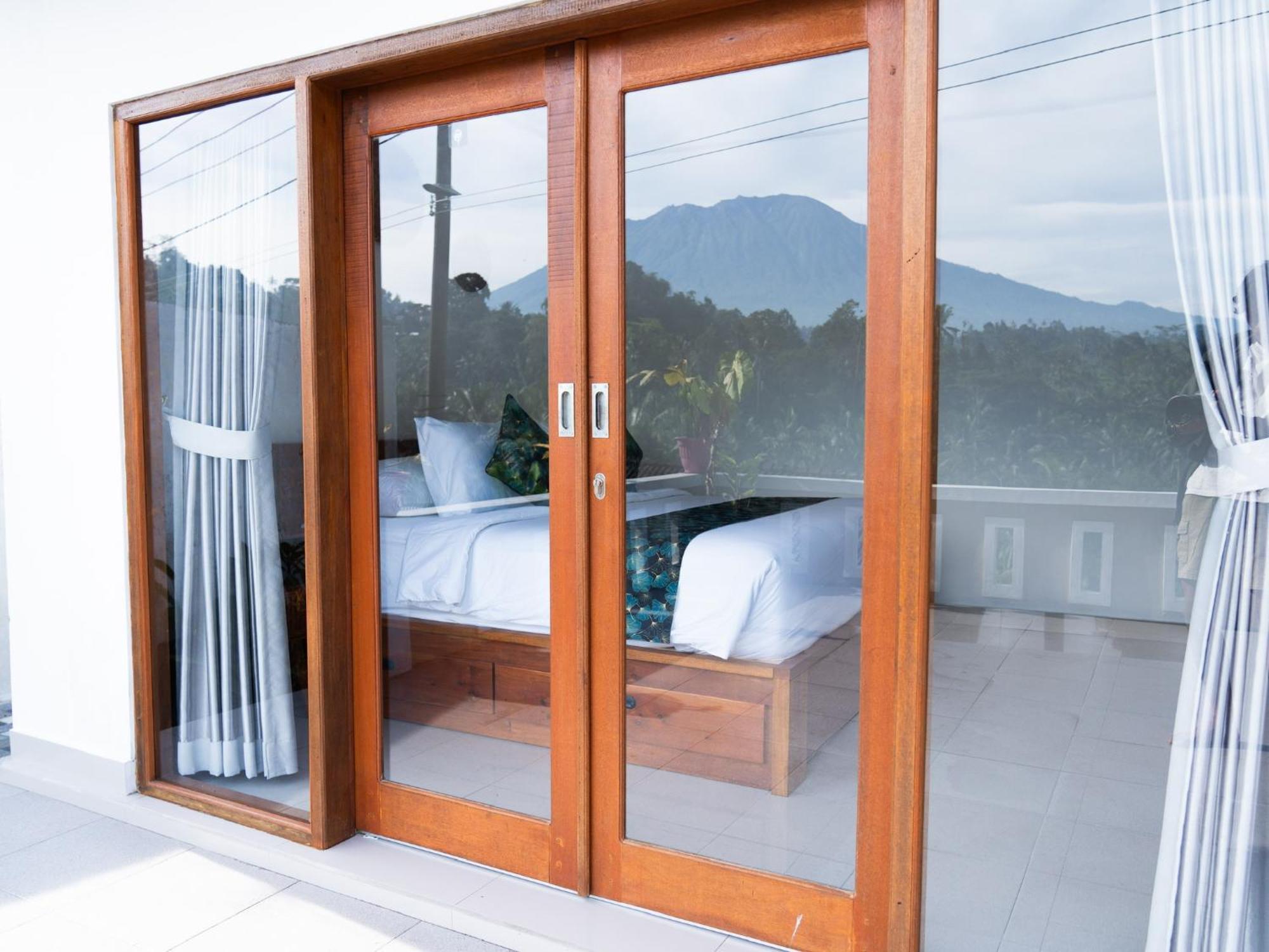 Bisbis House Iseh Village Selat Exterior photo